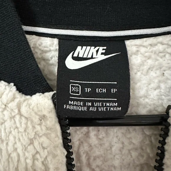 Nike Sherpa Jacket in Black and Cream - Picture 3 of 4